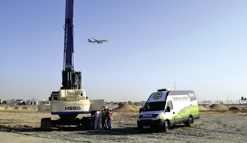 A mobile hydraulic service van from a leading hydraulic company in UAE and Dubai attends to large hydraulic systems on a construction site, ready for expert hydraulic repair in Dubai.